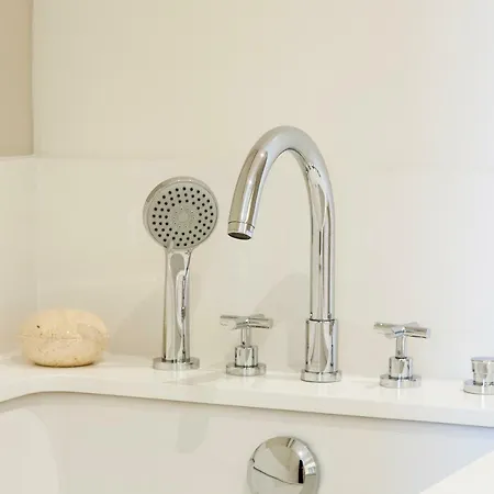 Appartement Joivy Deluxe 3br With Workspace By Figueira Sq And Rossio Subway Lissabon